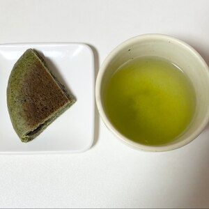 好きなお菓子と青汁緑茶•.¸¸¸.☆（酒饅頭）